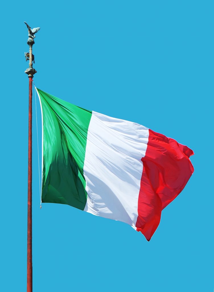 Italian Flag flying on a flag pole with teh blue sky in the background. This to represent the Italian beef jerky recipes.